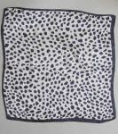 �V���N�X�J�[�t�@�����̃q���E���@�L����Ƃ���Ȋ����B�q���E�����D���ȕ��ɂ̓I�X�X���ȃX�J�[�t�ł��B